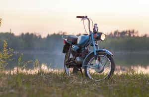 Мопедистов обяжут сдавать практический экзамен на дороге