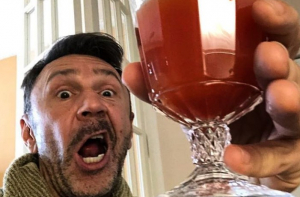 Шнуров высмеял траты мужчин в Международный женский день