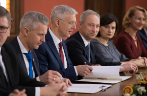 Опрос: рухнул рейтинг KPV LV, набирает популярность партия Кариньша