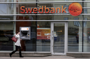 Сбой в Swedbank: интернет-банк, банкоматы и «кредитки» не работали