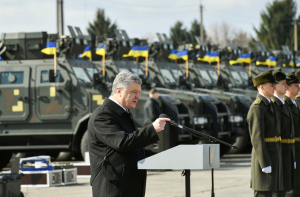 Порошенко пригрозил врагам «смертоносным оружием»