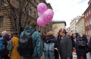 Женщины провели в Риге шествие солидарности