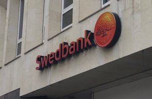 После обысков Swedbank заподозрили в мошенничестве