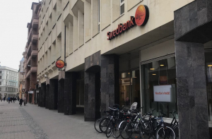 Swedbank уволил исполнительного директора