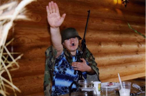 «Это советник министра?!»: в сети гуляет фото Хелманиса с нацистским приветствием