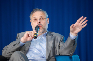 Хазин о Познере: он циничный и не любит Россию