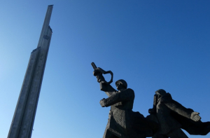 Архиепископ Станкевич: Памятник освободителям нужно оставить в покое