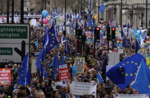 Сотни тысяч человек вышли на марш по поводу Brexit в Лондоне