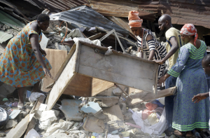 Число погибших при обрушении школы в Нигерии возросло вдвое