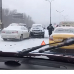В Москве столкнулись несколько десятков автомобилей
