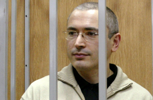 «Родственники убитых - живы»: Караулов назвал Ходорковского «серийным убийцей»