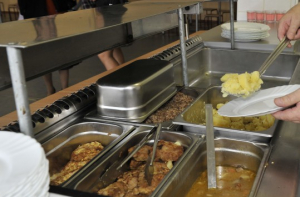 Опрос: латвийцы тратят рекордные суммы денег на общепит