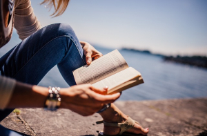 #mustread: Три книжные новинки марта, которые стоит прочитать