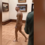 Голый мужчина прогулялся по Третьяковкой галерее в Москве