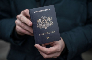 Слушатель Baltkom: граждане Латвии хотели бы вернуть статус негражданина