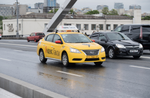 С кредитных карт эстонских пользователей Yandex.Taxi сняли большие суммы