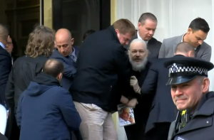 Полиция Лондона арестовала основателя WikiLeaks Джулиана Ассанжа