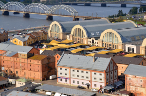 Центральный рынок: к нам приезжают и на Бентли, и на трамвае