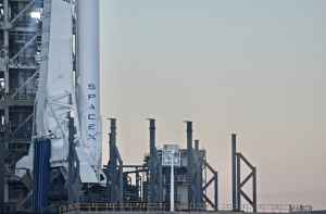 SpaceX провела первый коммерческий пуск сверхтяжелой ракеты Falcon Heavy