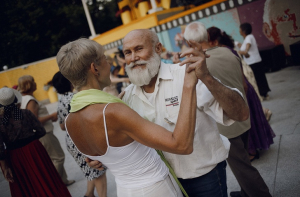 Как украинский благотворительный фонд делает жизнь пенсионеров ярче