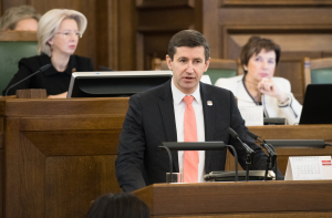 Домбровский сравнил отставку Ушакову со сталинскими репрессиями