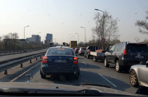 Закрытие Брасовского моста привело к заторам: люди стоят в пробках больше часа