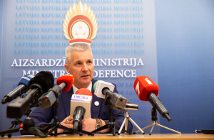 Минобороны будет готовить жителей Латвии к кризисным ситуациям