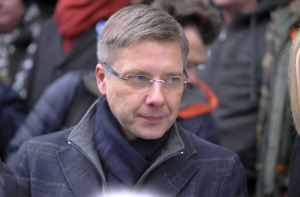Министр отправил мэра Риги Нила Ушакова в отставку