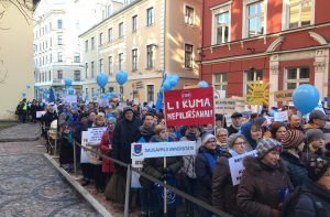 Опрос: большинство латвийцев не верят, что забастовка поможет учителям