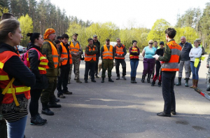 Полиция и Bezvests прочесали территорию Юглы в надежде найти пропавшего