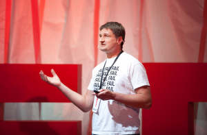 Стендзениекс: нашему поколению повезло - мы не обязаны хвалить Брежнева