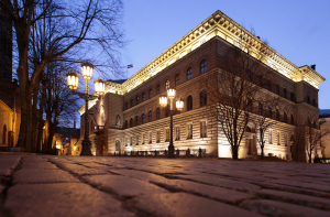 Опрос: народ хочет сам выбирать президента, но уже не так сильно