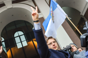 Экс-депутат допустил, что Ушаков судом будет «возвращен обратно на трон»