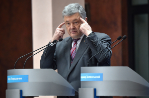 Полный разгром: Зеленский набирает в два раза больше голосов, чем Порошенко