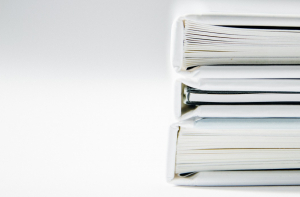 #mustread: Три книжные новинки апреля, которые стоит прочитать