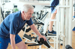 Эксперты рассказали, почему в старости крайне необходимо ходить в спортзал