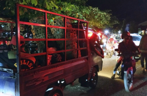 В Индонезии объявлена угроза цунами: люди в панике бегут с побережья