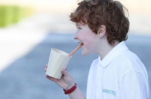 В Ирландии изобрели съедобные стаканчики и трубочки для коктейлей