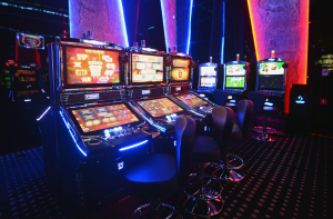 Депутат: жители Латвии хотят закрытия игорных залов, но их не слушают