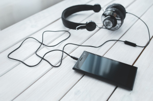 Большой брат все слышит: кто прослушивает телефонные разговоры в Латвии