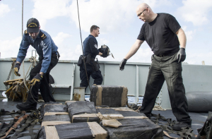 Десятки килограммов кокаина выбросило на берег Черного моря