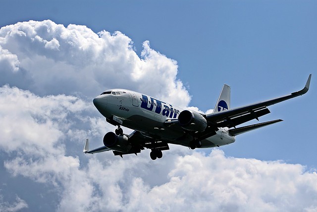 Борт выработал топливо: самолет Utair вернулся во Внуково из-за проблем с шасси