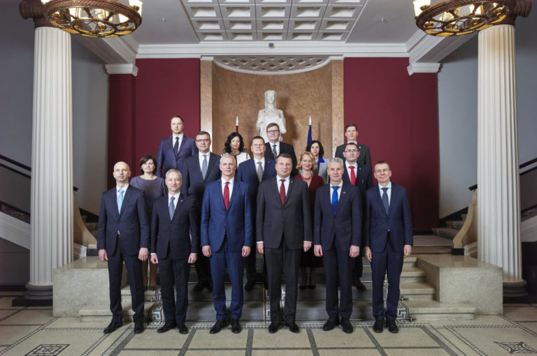 Кто богаче: BMW, дачи, лодки, квартиры и накопления латвийских министров