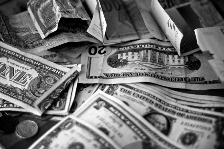 Bloomberg сравнил состояния современных миллиардеров и богатейших людей прошлого