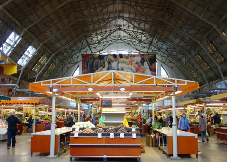 Министр потребовал информацию о работе Центрального рынка