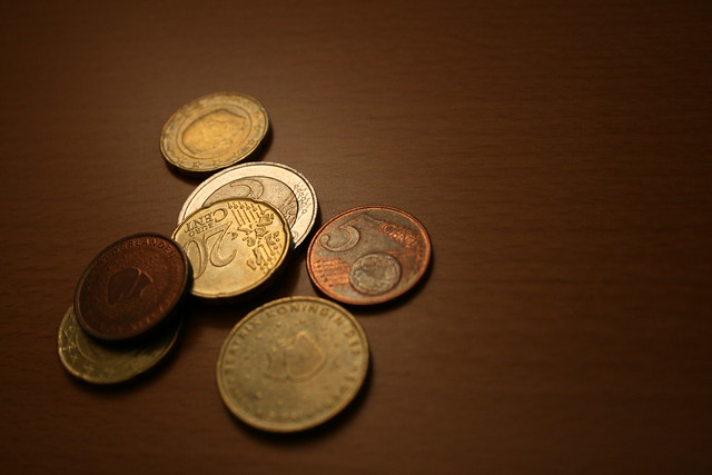 Откуда деньги? KNAB оштрафовал партии за предвыборные расходы