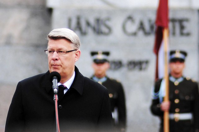 Экс-президент: дал бы гражданство всем родившимся после 1990 года