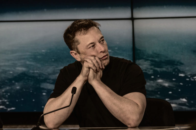 Илон Маск предупреждает о возможном банкротстве Tesla