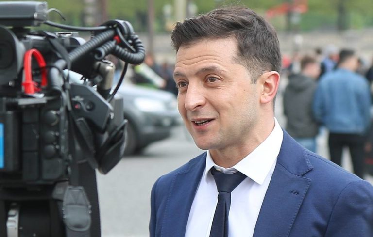 «Этого хочет народ!»: Зеленский приступил к роспуску Рады Украины