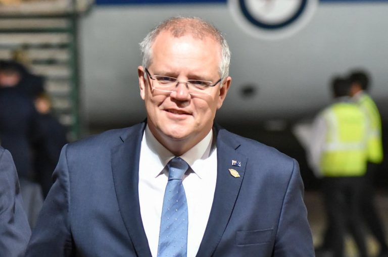 Девушка забросала яйцами премьер-министра Австралии